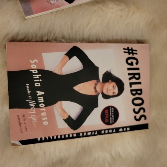 Girl Boss Set of 2 Books - Picture 3 of 4